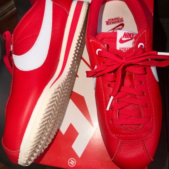 Nike stranger Things Crimson and White Athletic Shoes - Picture 3 of 6